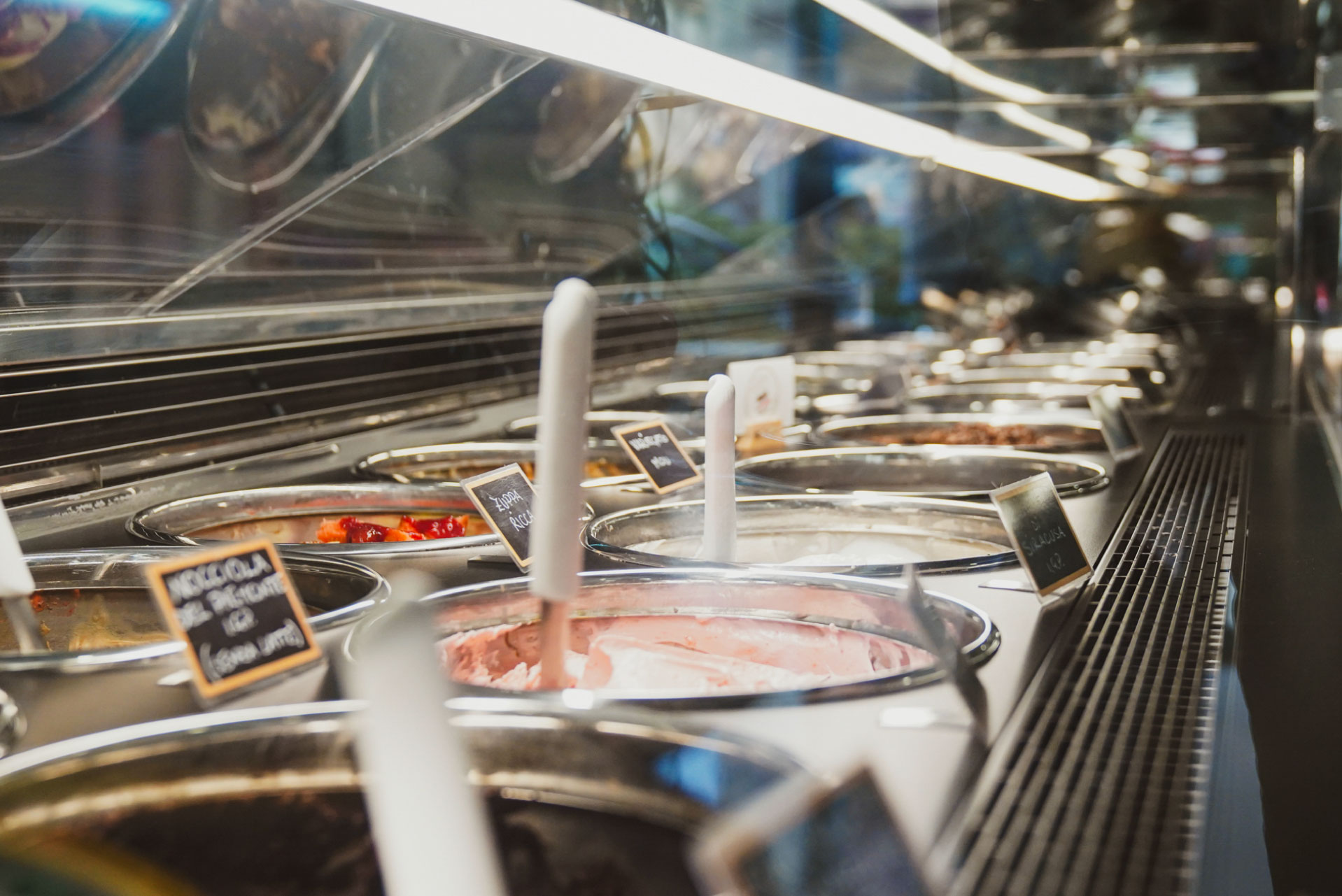 Bancone-Tutto-Gelato-Caltagirone